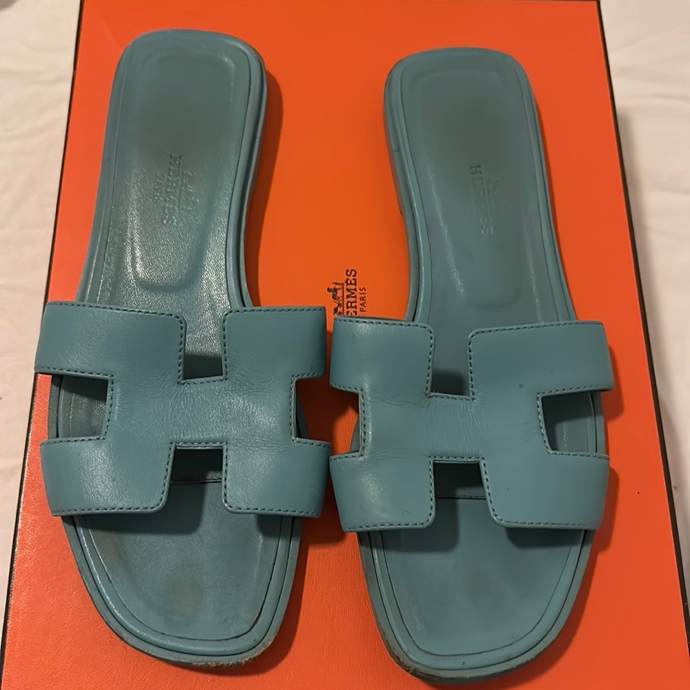 Hermès
Oran leather sandal
37EU